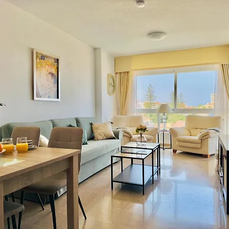 Luminoso Atico Con Vistas Al Mar Y Terraza Amplia Benalmádena